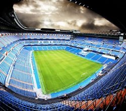 Ein Fußball-Stadion von innen