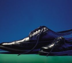 Artikelgebend sind Schuhe in Spezialgrößen.