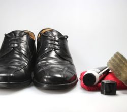 Schuhe und Pflegeprodukte