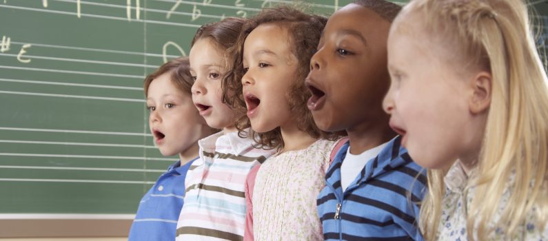 Artikelgebend ist der pädagogische Nutzen von Kinderliedern.