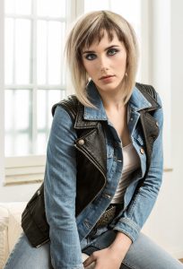Lässig und cool: Der extrem durchgestufte, strukturierte Bob erfüllt alle Anforderungen eines trendigen Undone-Looks. Foto: Copyright: Zentralverband des Deutschen Friseurhandwerks
