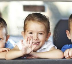 So meistert man eine lange Autofahrt mit Kindern